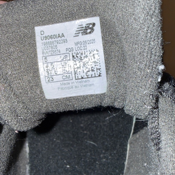 New Balance 9060s - Picture 4 of 9